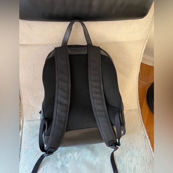 Gucci Signature Backpack GG Monogram Front Zipper Pocket/Embossed - Picture 4 of 6